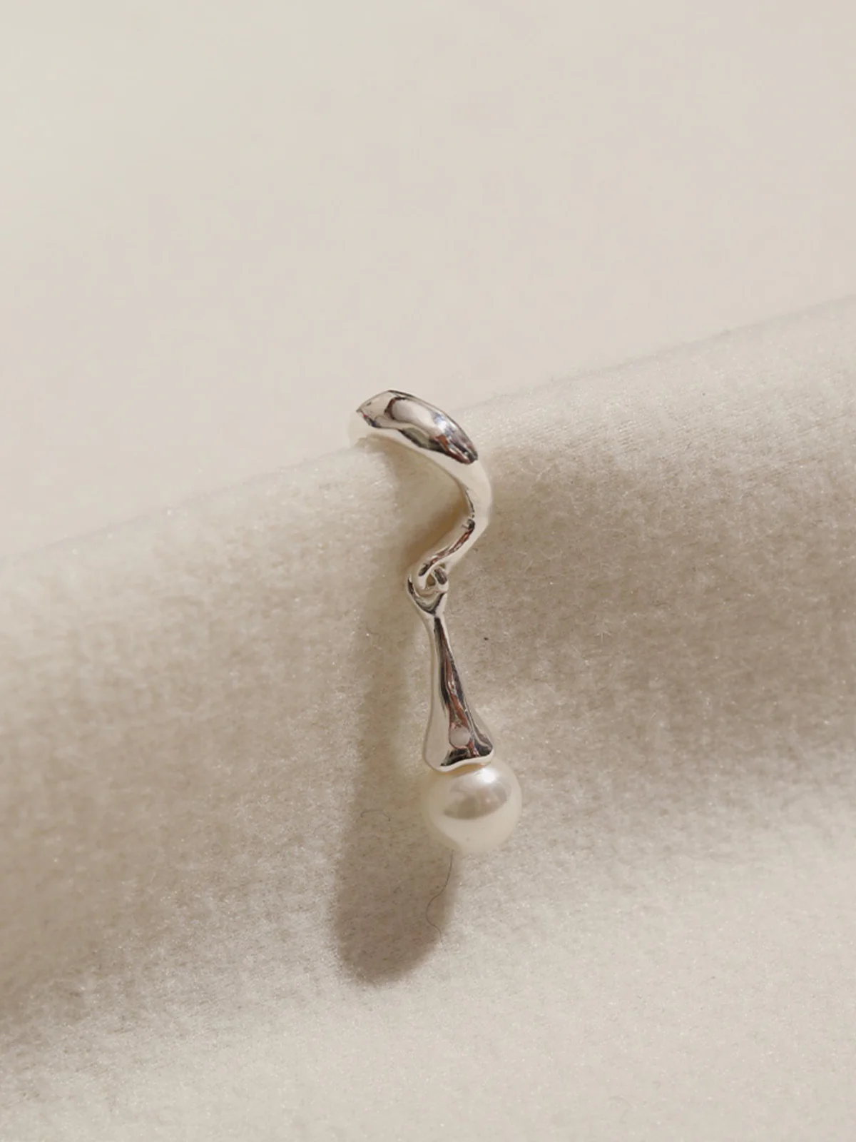 1pc Pearl Drop Ear Cuff - Image 2