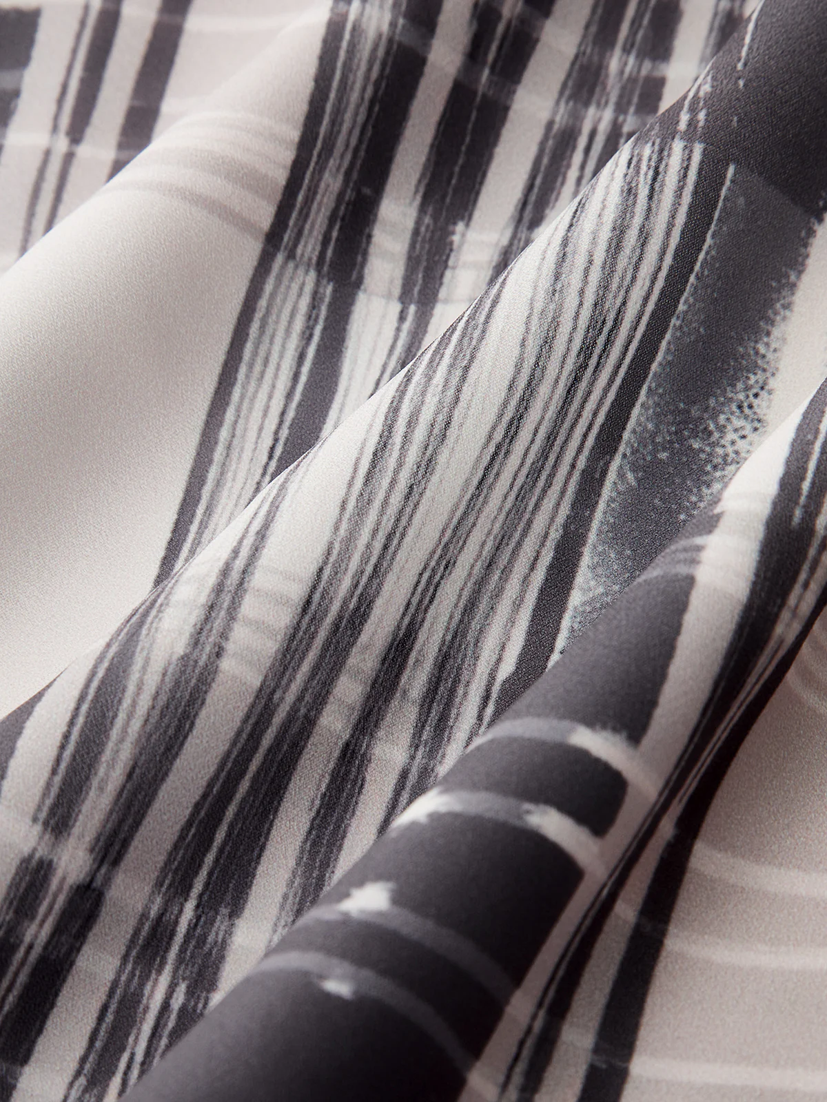 Abstract Striped Puff-Sleeve Blouse - Image 4