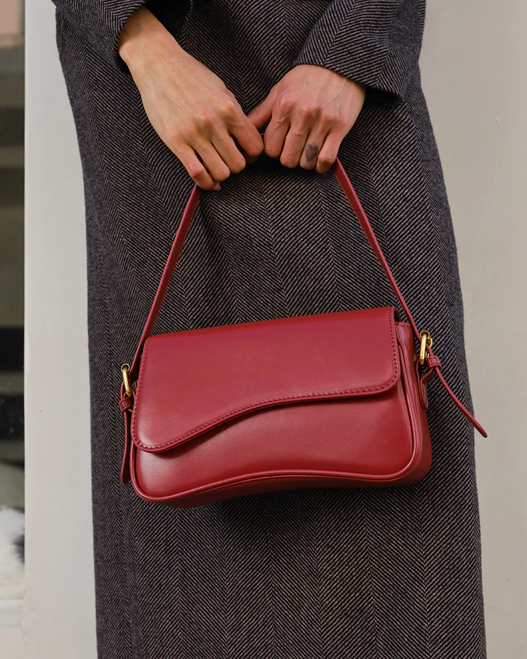 Adjustable Strap Flap Armpit Bag - Image 6