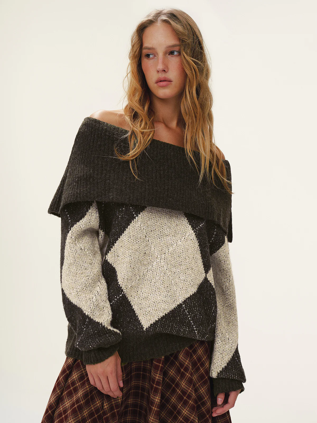 Argyle Pattern Off-Shoulder Sweater - Image 2