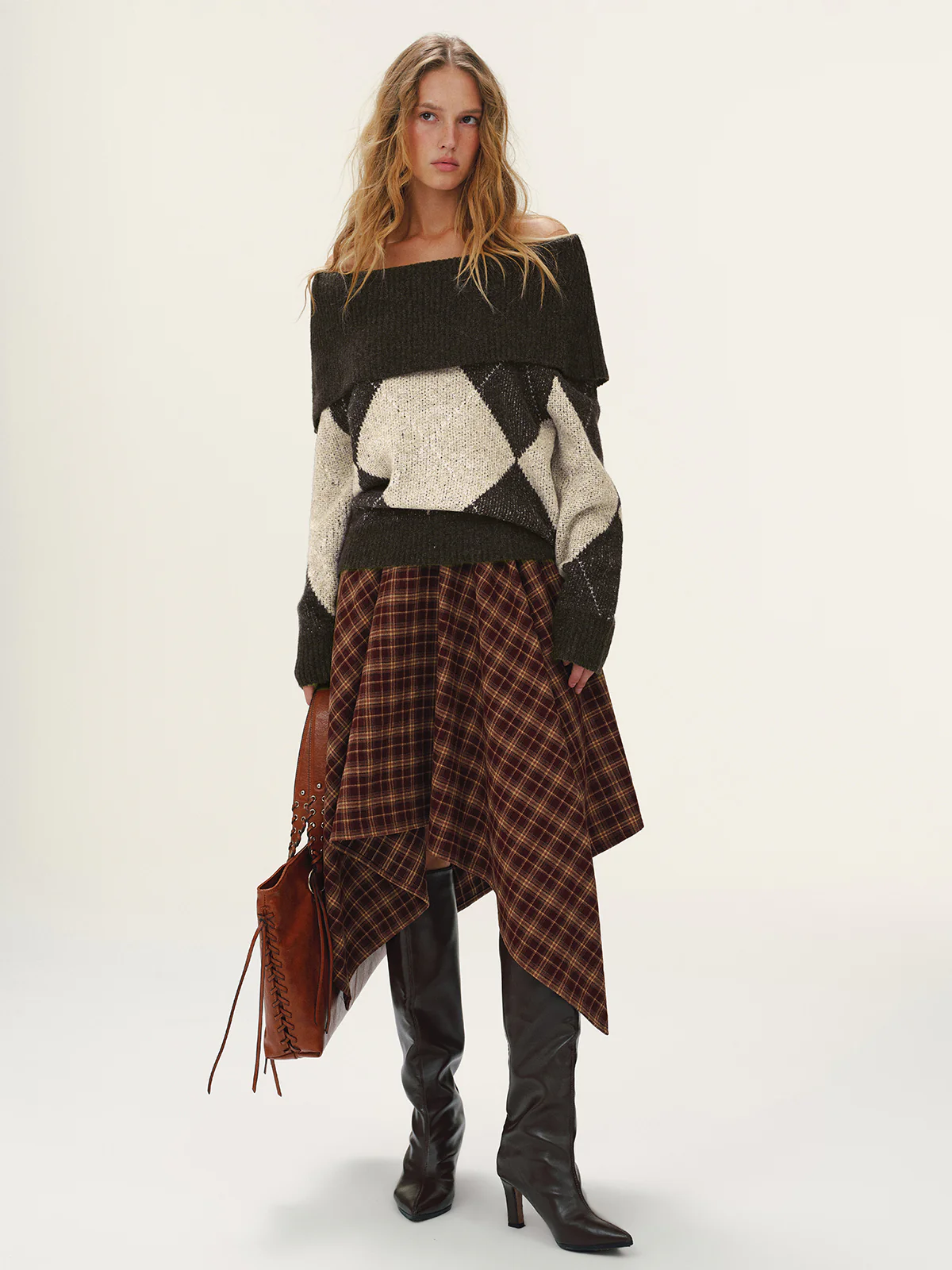 Argyle Pattern Off-Shoulder Sweater - Image 3