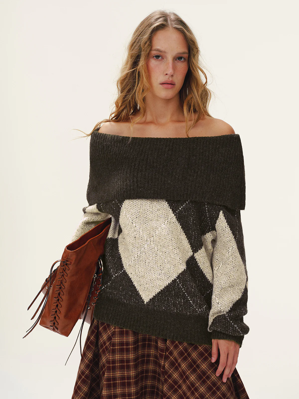Argyle Pattern Off-Shoulder Sweater - Image 4
