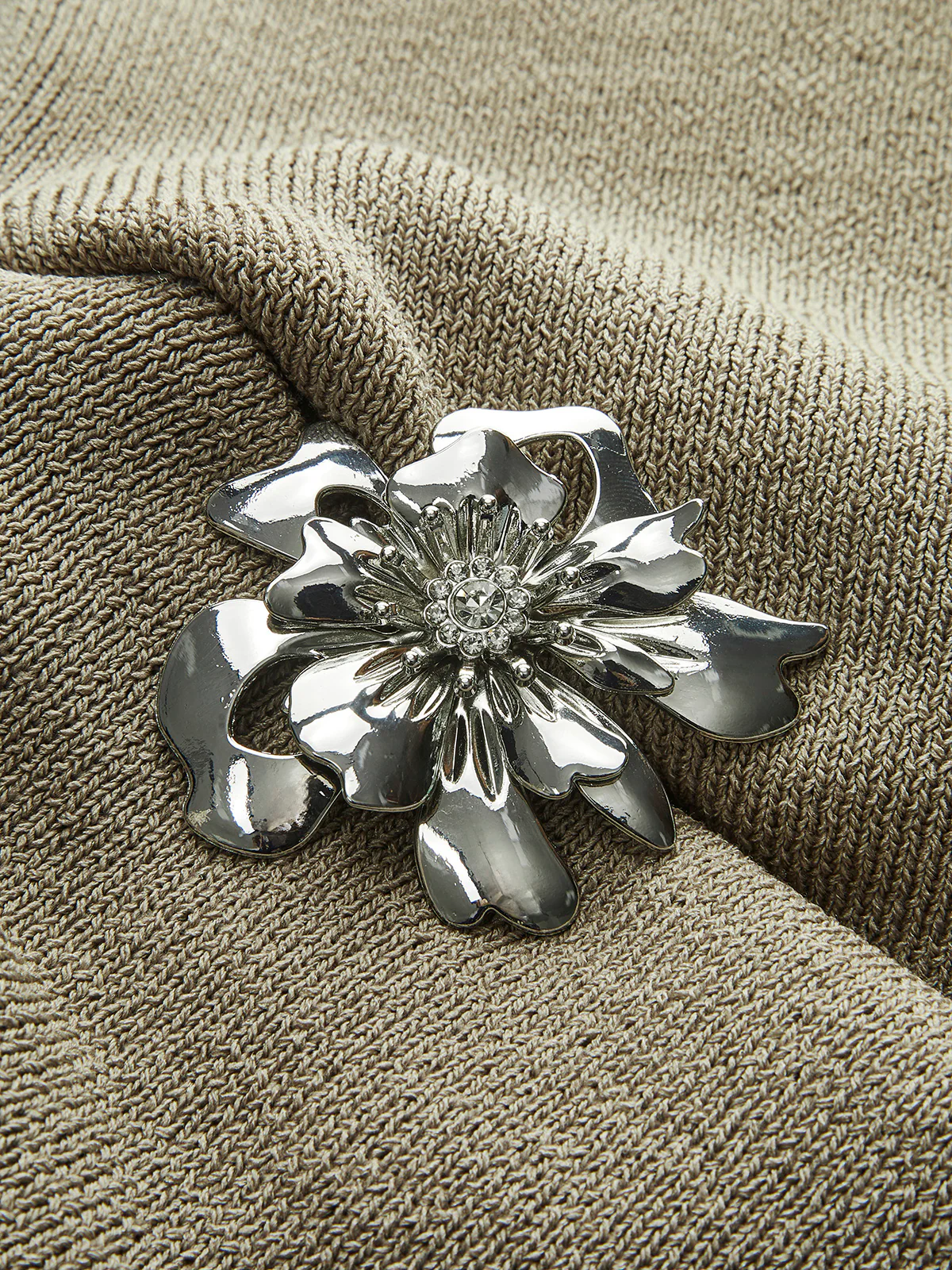 Asymmetric Neck Metal Detail Knit Top - Image 3