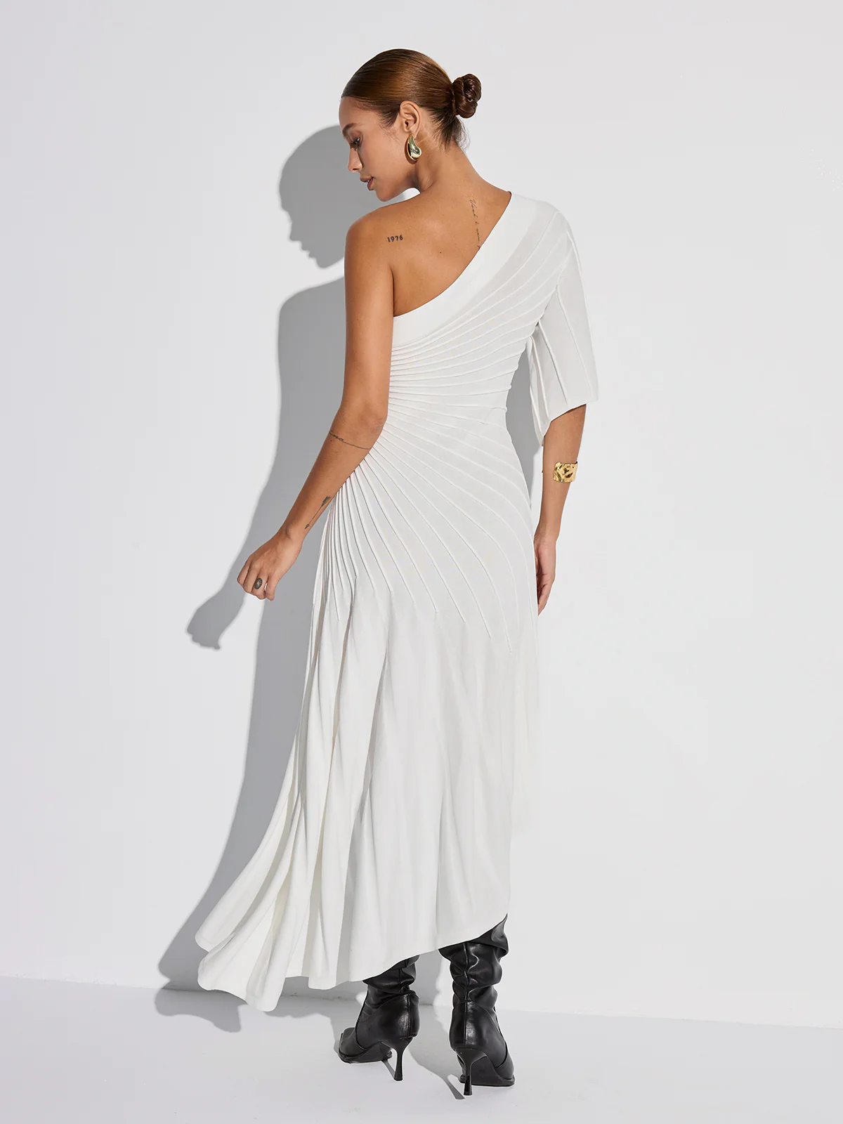 Asymmetric One-Shoulder Textured Sweater Dress - Image 4