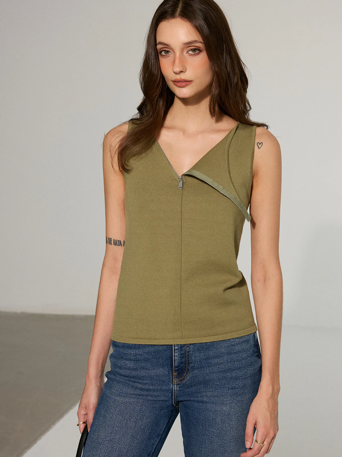 Asymmetric Zipper Sleeveless Top - Image 3