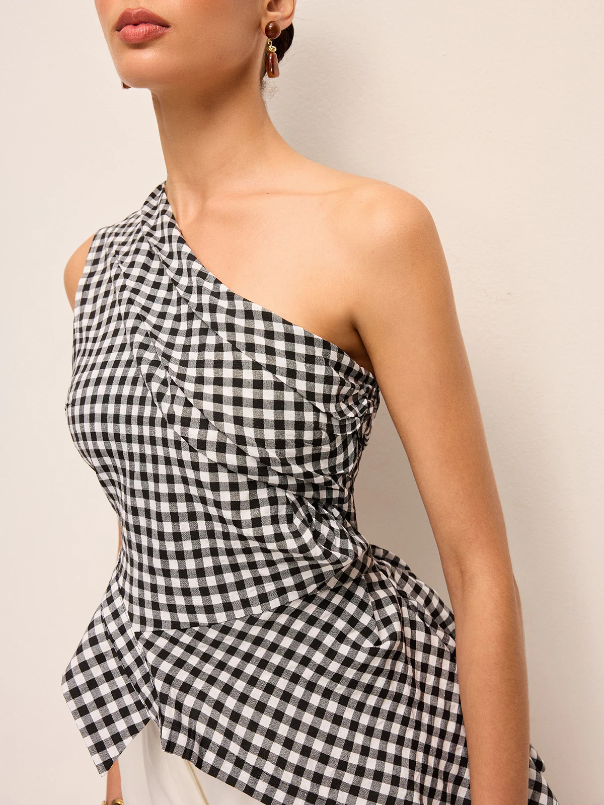 Asymmetrical Checkered One-Shoulder Tank Top - Image 5