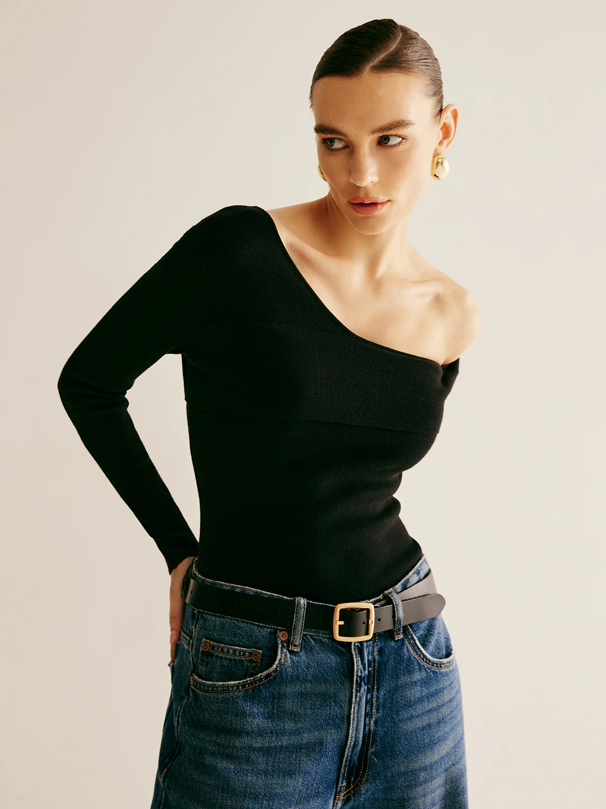 Asymmetrical Cold Shoulder Knitting Top - Image 3