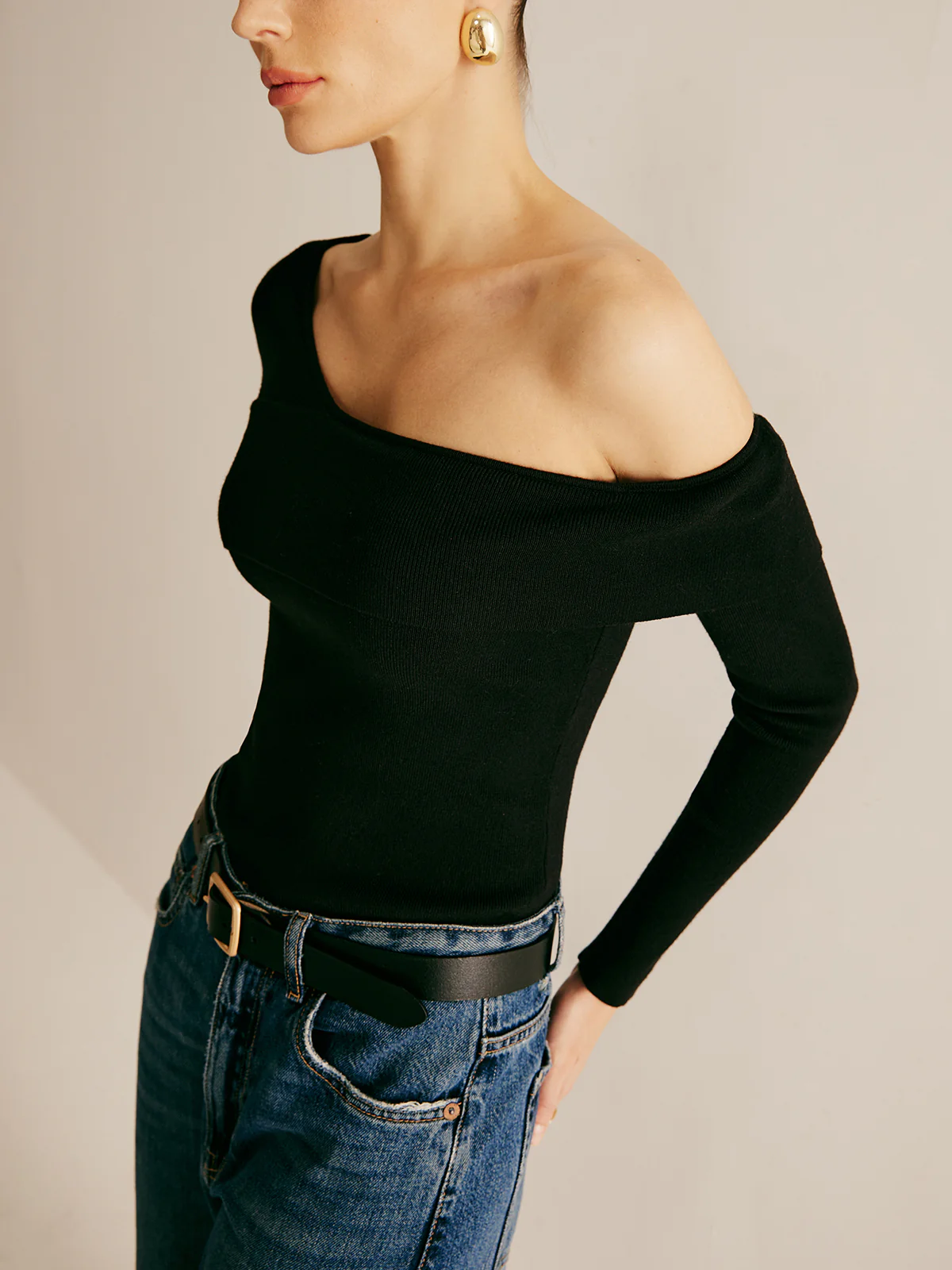 Asymmetrical Cold Shoulder Knitting Top - Image 4