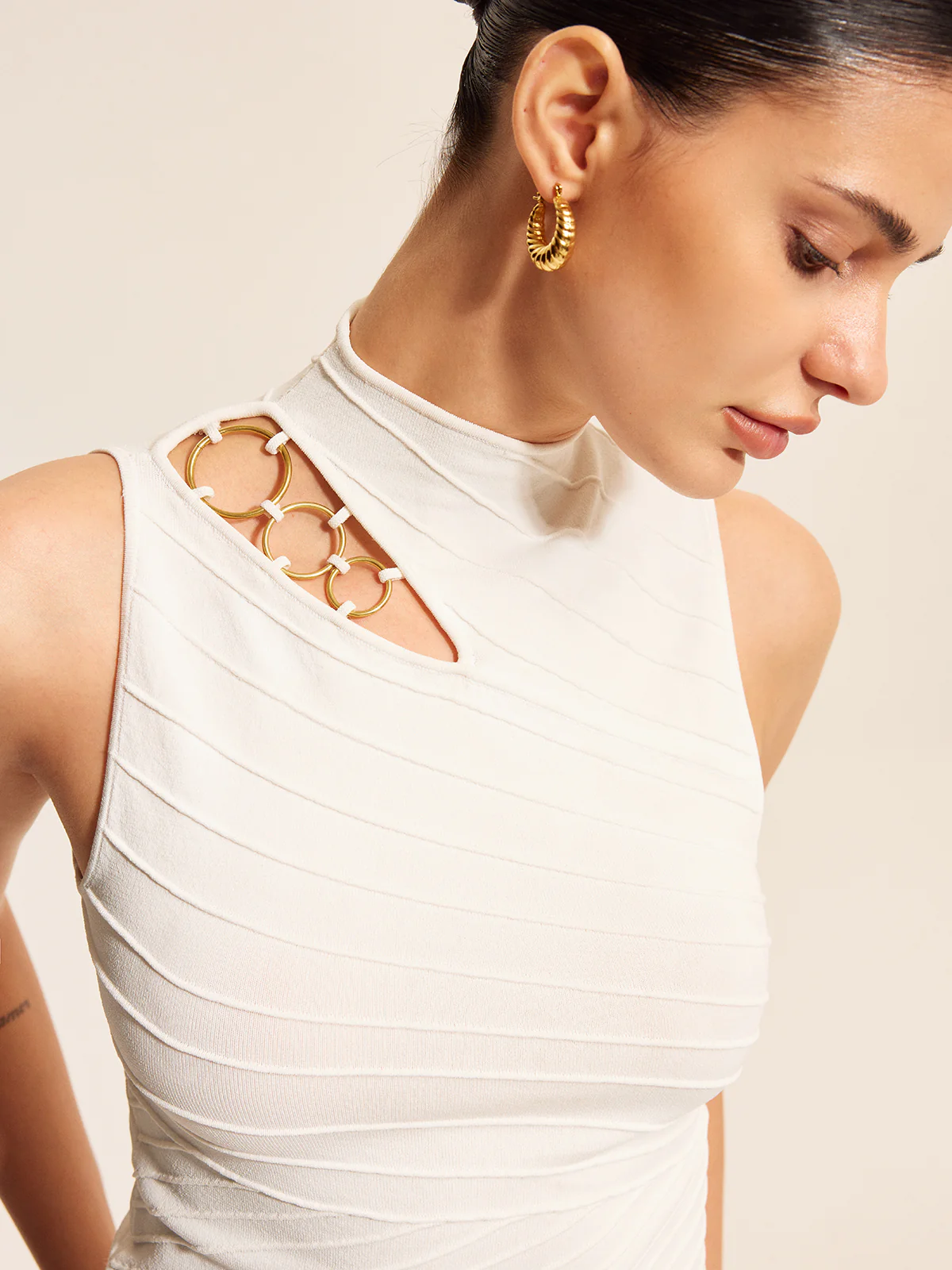Asymmetrical Cut-Out Chain Detail Knit Top - Image 4