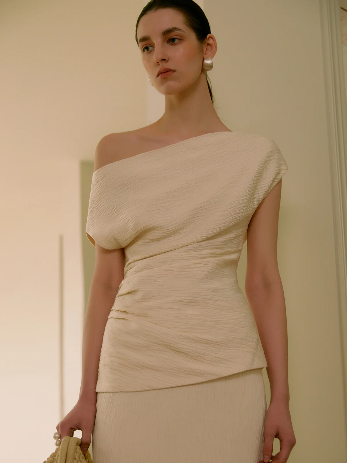 Asymmetrical Neck One Shoulder Off Pleated T-Shirt - Image 6