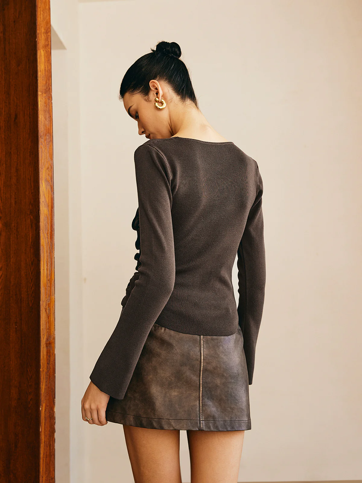 Asymmetrical Pleated Slim Sweater - Image 5
