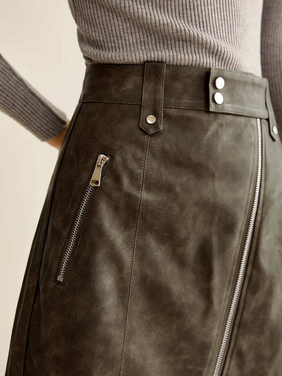 Asymmetrical Zipper Pockets Faux Leather Skirt - Image 5