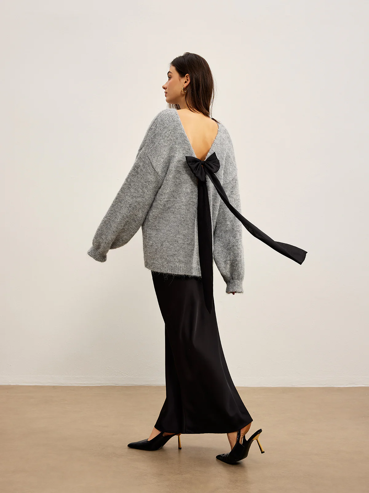 Backless Bow Shift Sweater - Image 5