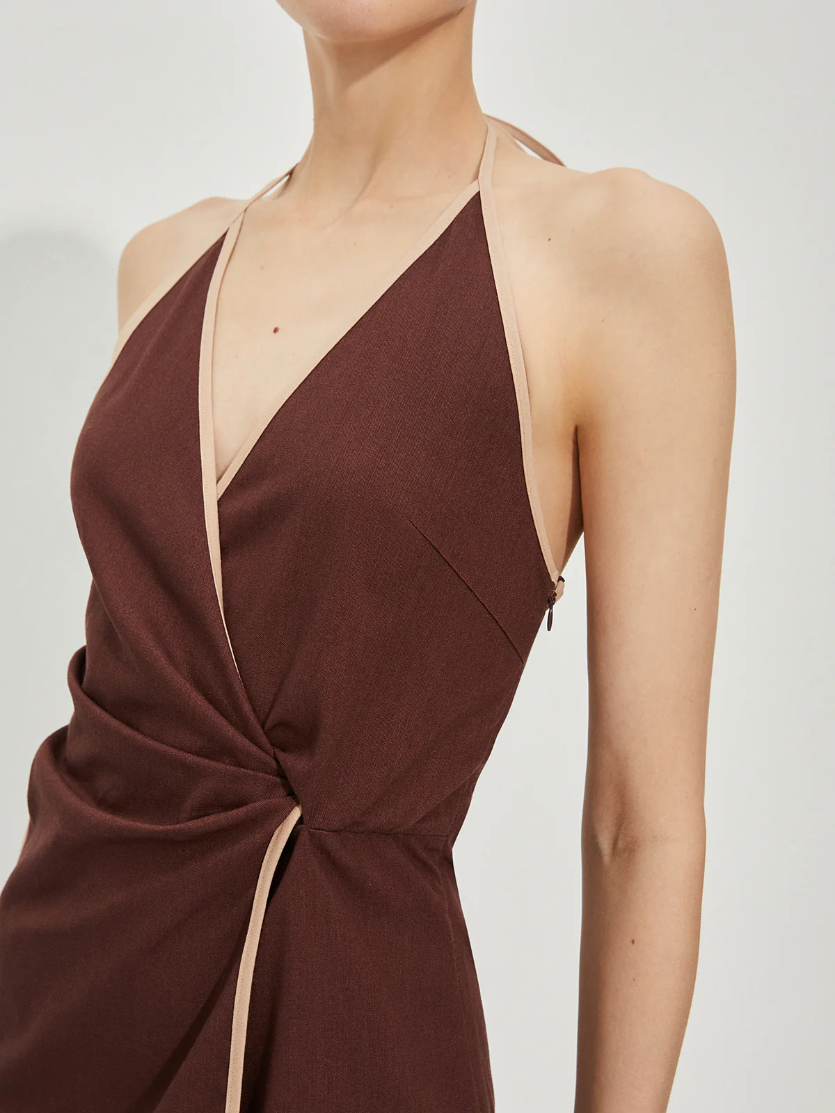 Backless Contrast Trim Knotted Dress - Image 3