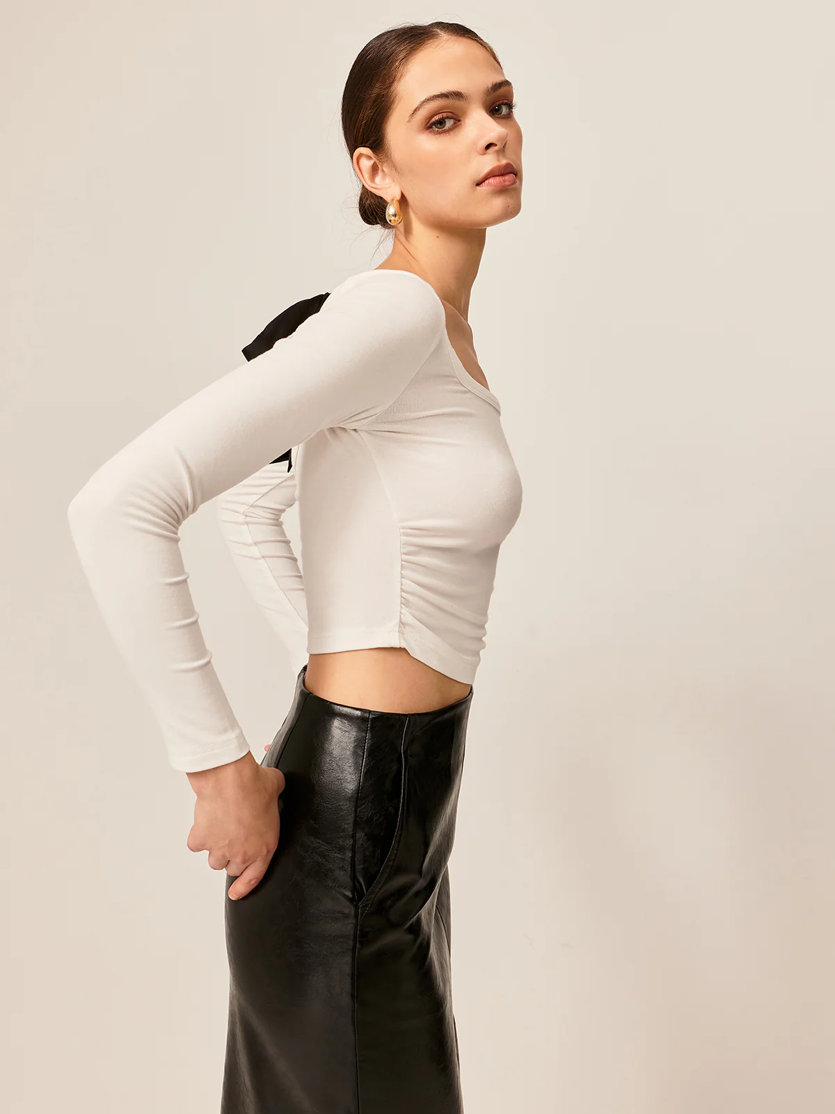 Backless Pleated Bow Crop T-Shirt - Image 3