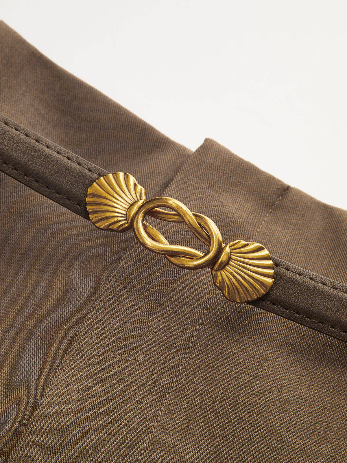 Belted Casual Mid-Waisted Pleated Pants - Image 4