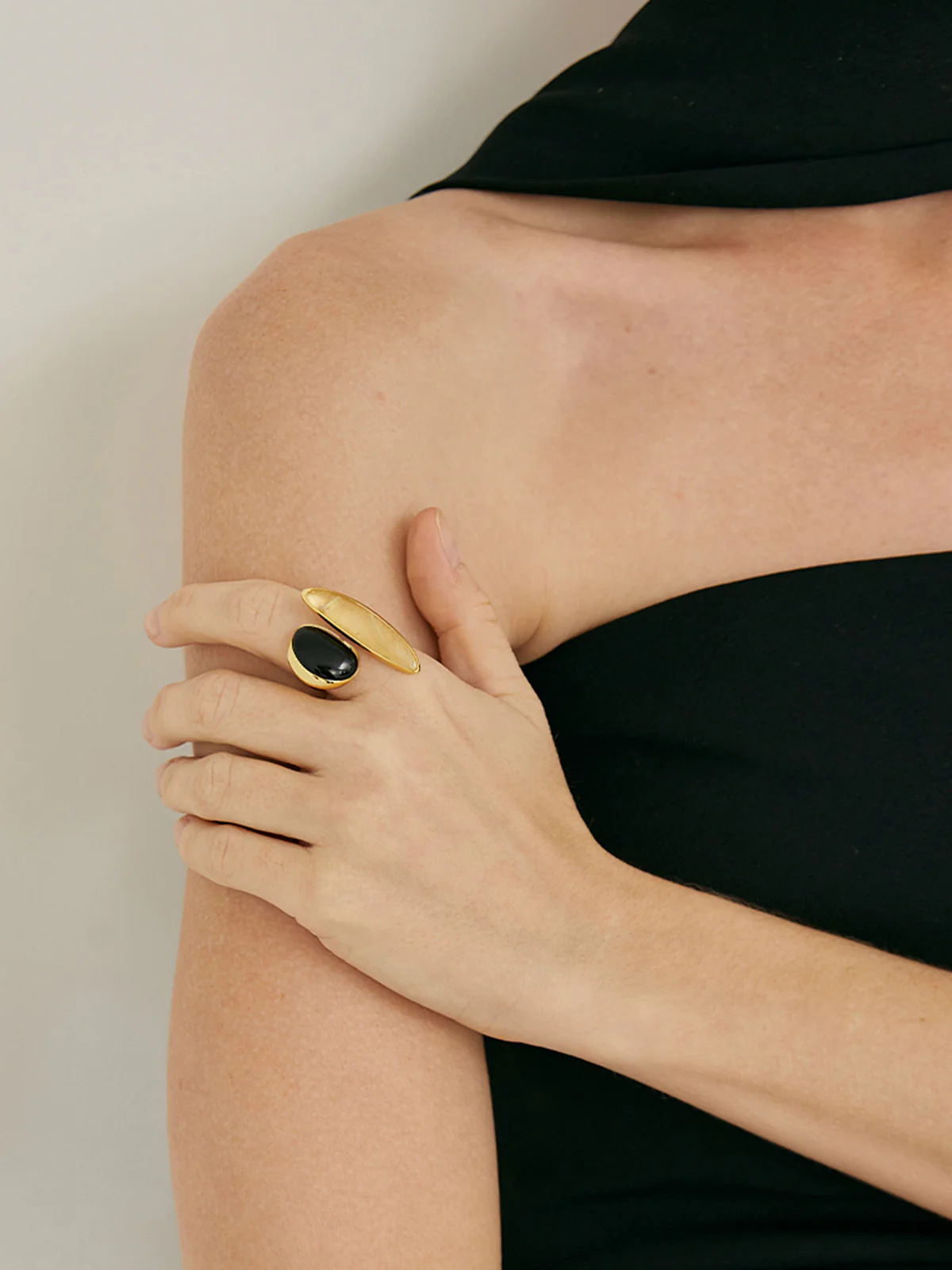 Black Onyx & Yellow Crystal Ring - Image 5