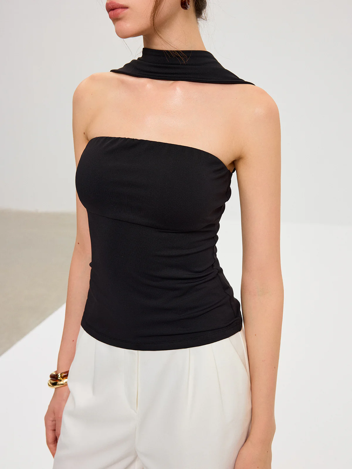 Bra-Free Halter Neck Backless Top - Image 3