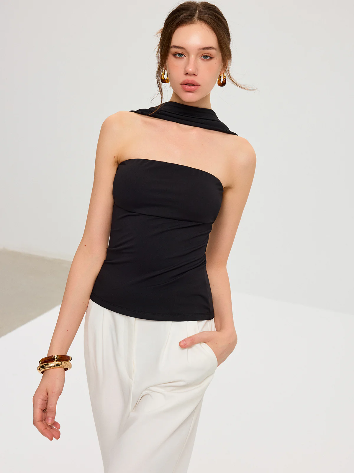 Bra-Free Halter Neck Backless Top - Image 4