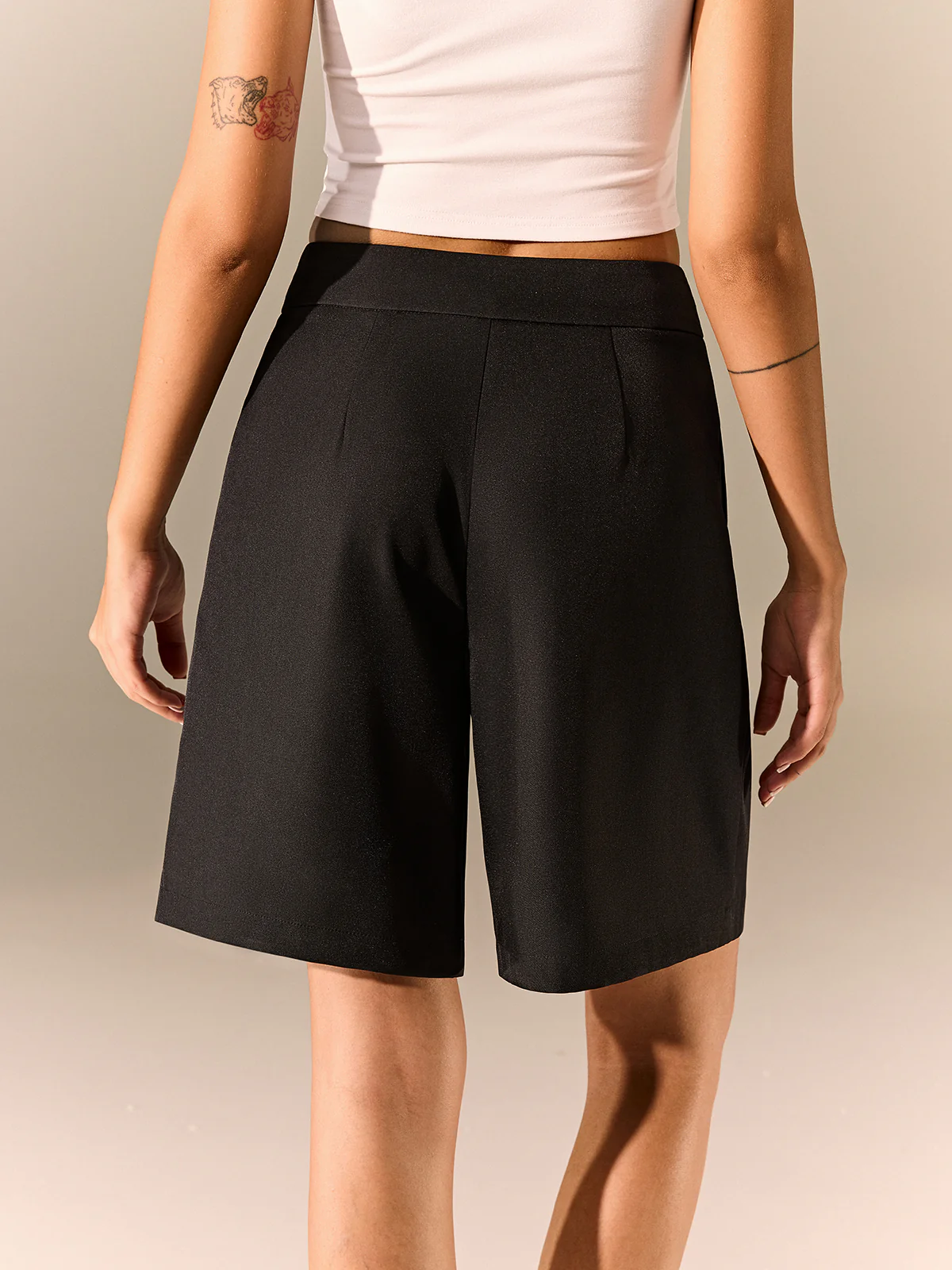 Buckle Detail Mid-Waist Shorts - Image 3