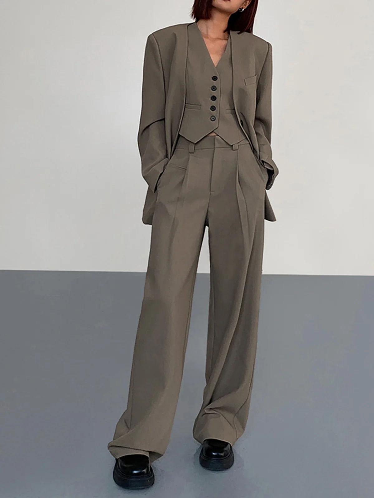 Business Casual Pleat Dress Pants - Image 3