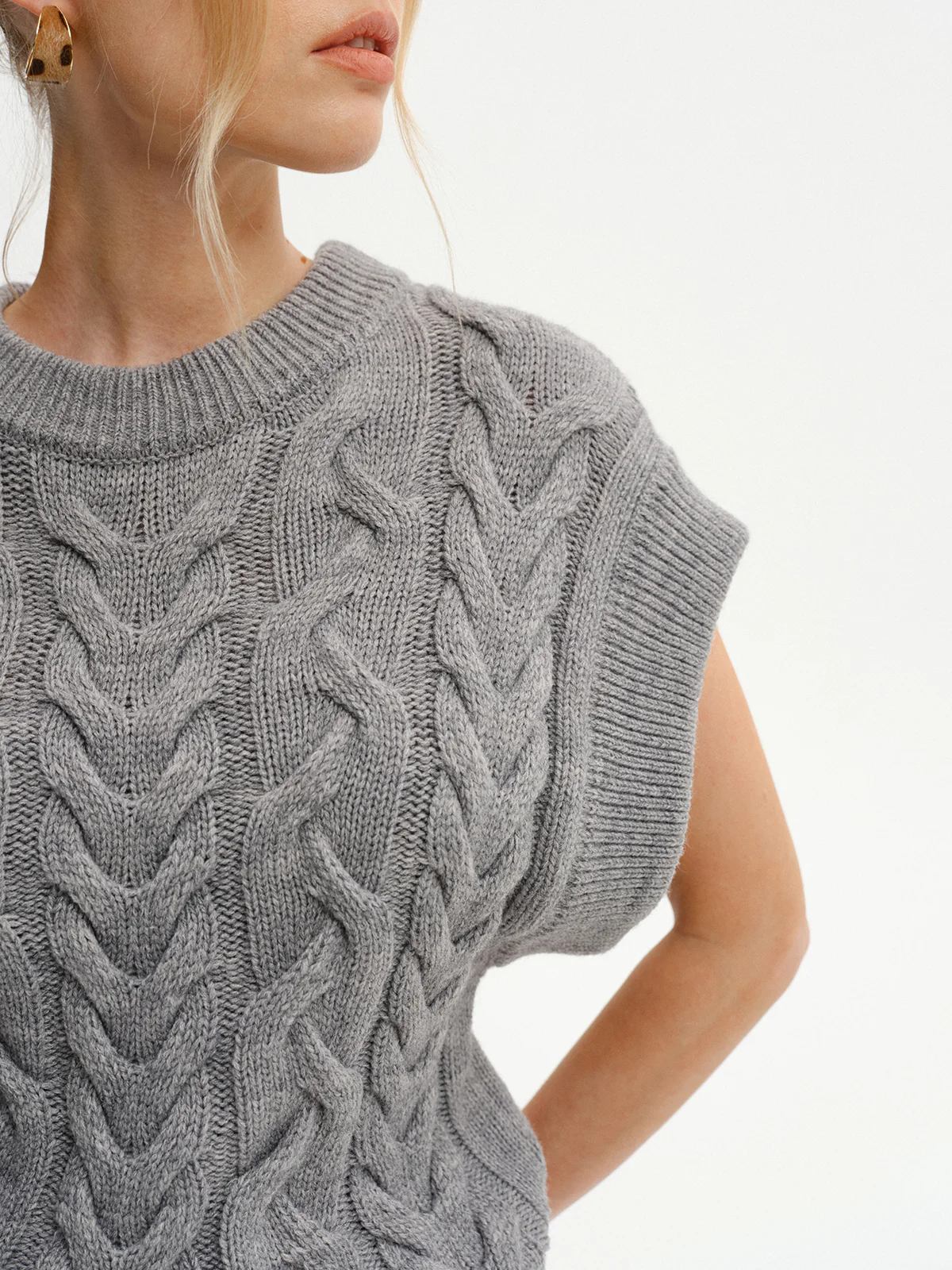 Cable-Knit Cap Sleeve Sweater Vest - Image 8