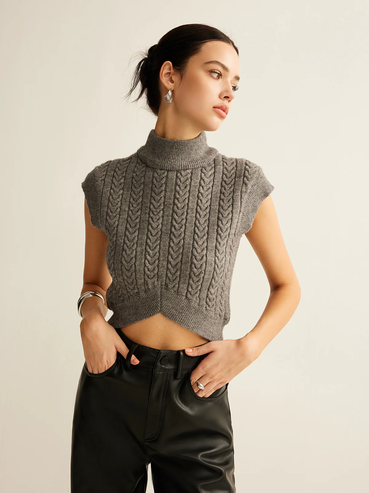 Cable-Knit Mock Neck Crop Sweater Vest - Image 4
