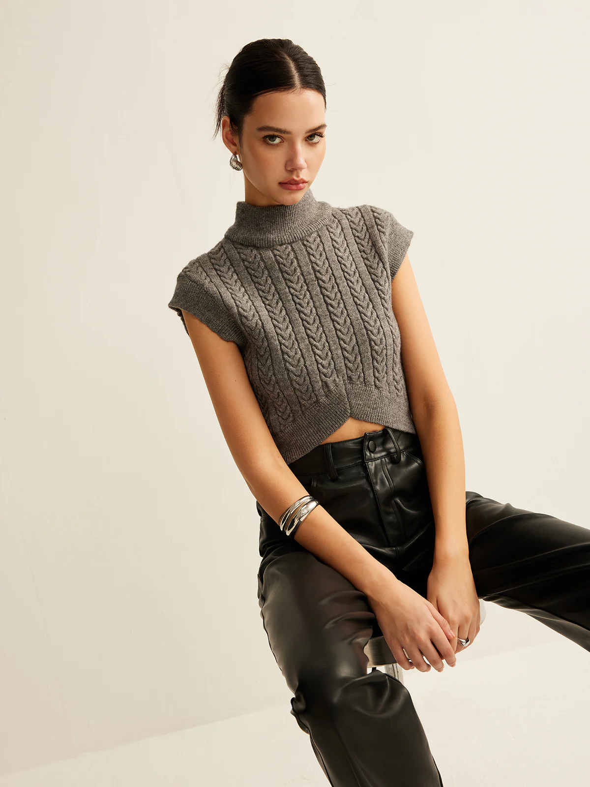 Cable-Knit Mock Neck Crop Sweater Vest - Image 5