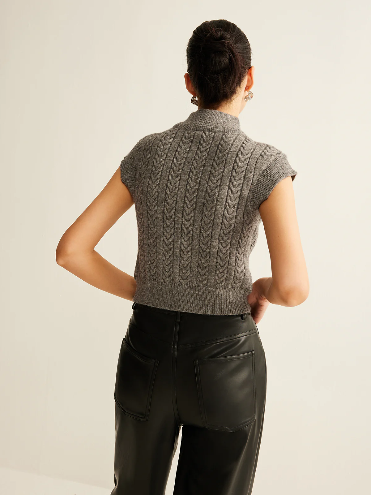 Cable-Knit Mock Neck Crop Sweater Vest - Image 7