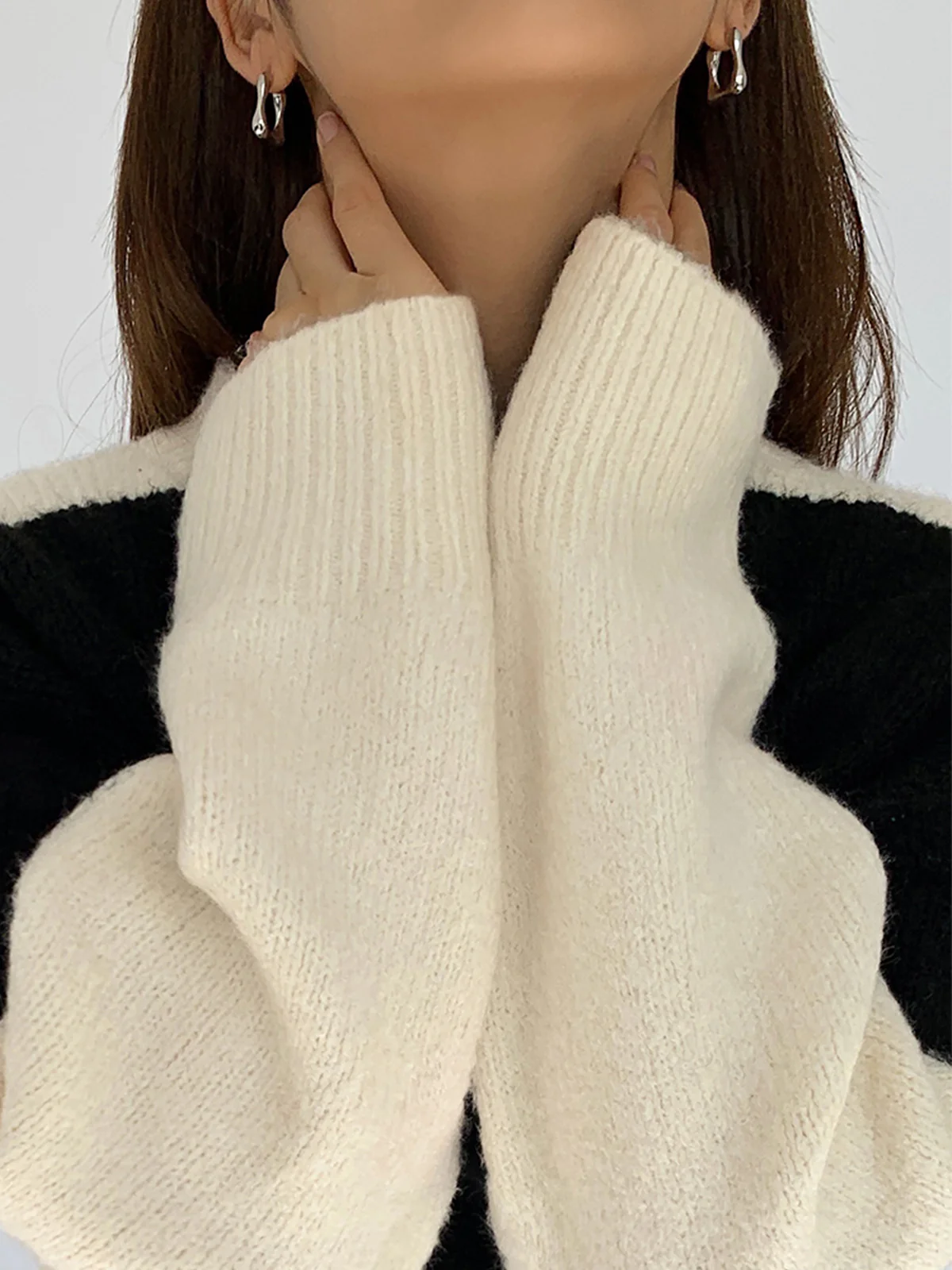 Casual Contrast Color Knit Sweater - Image 2
