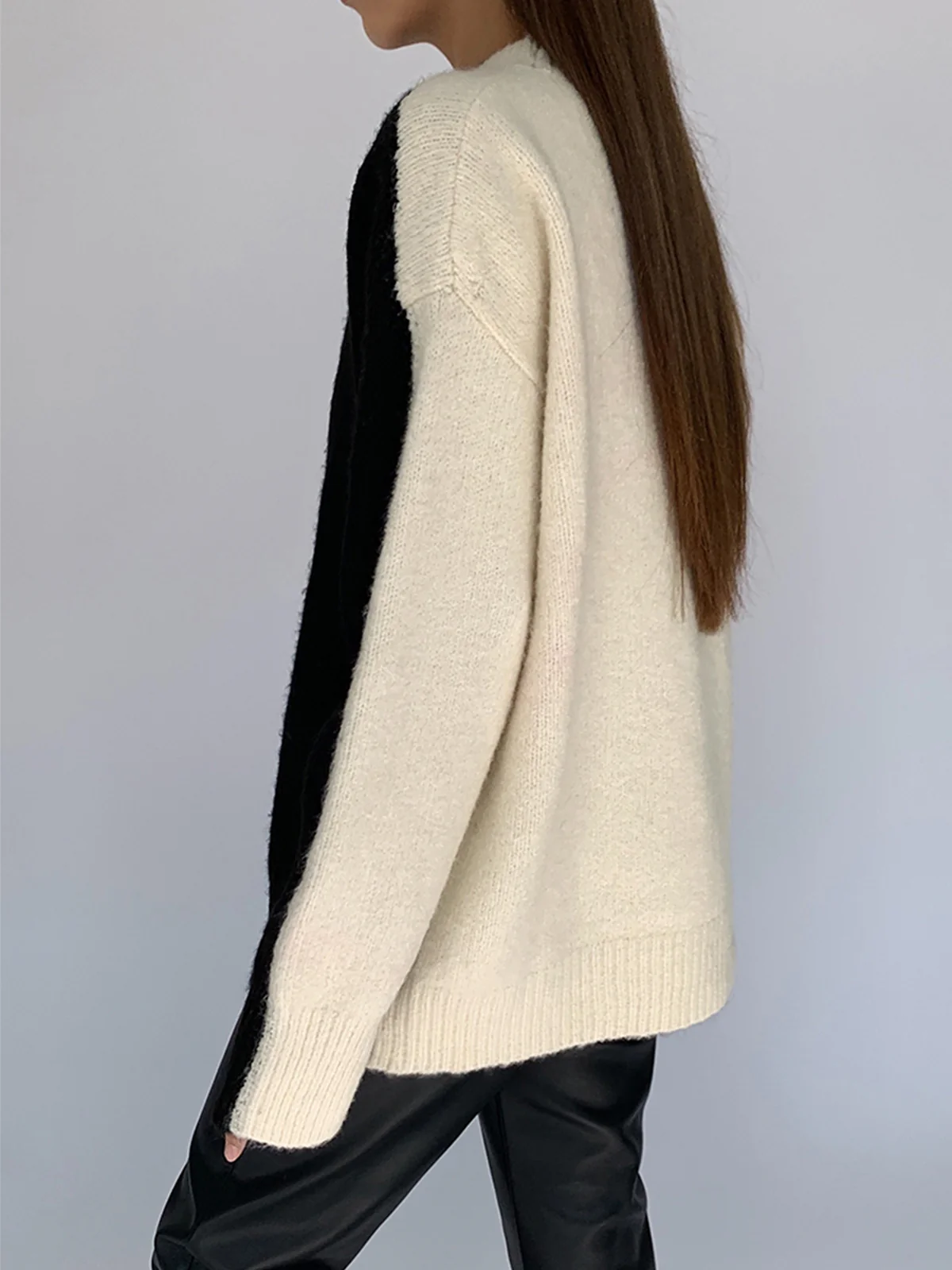 Casual Contrast Color Knit Sweater - Image 3