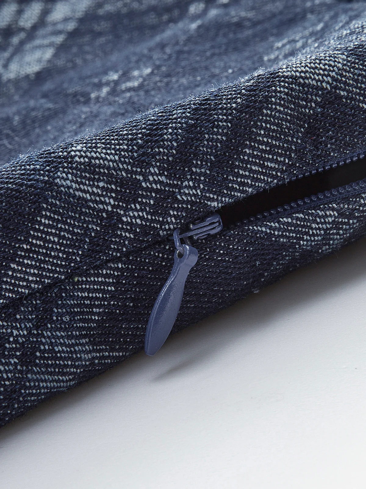 Checkered Print Mid-Waist Denim Short - Image 4