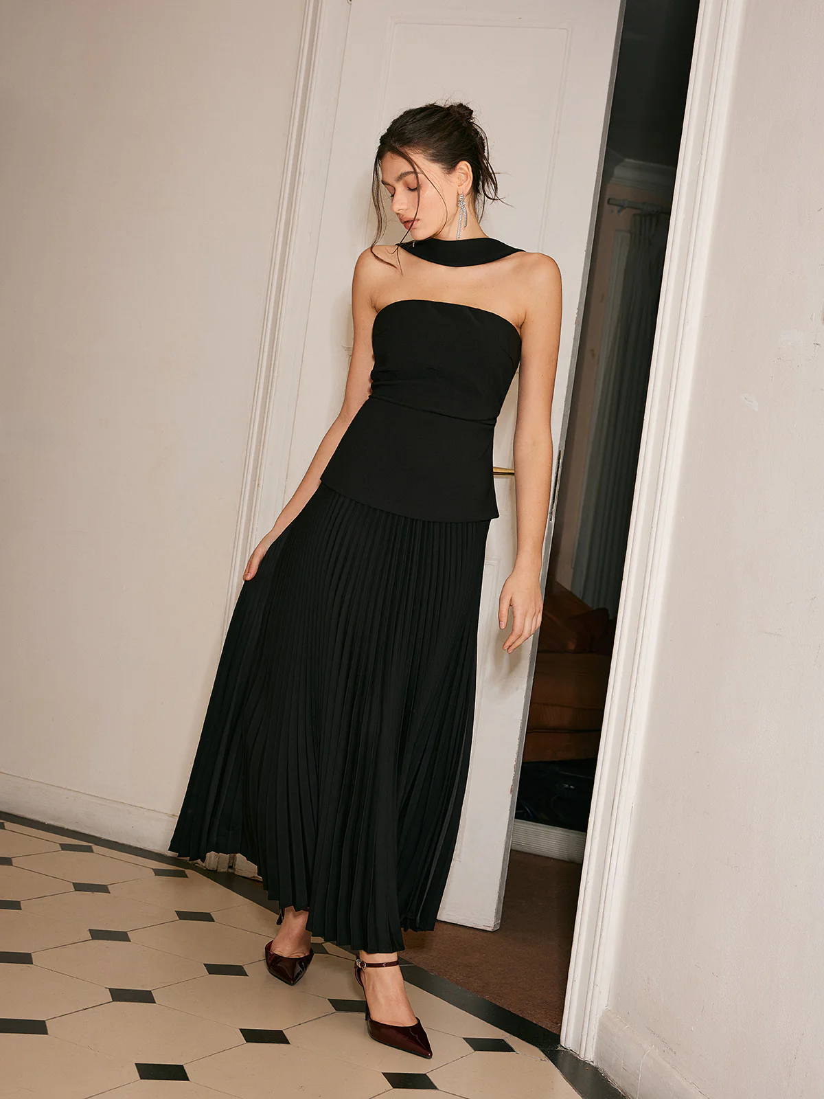 Choker Design Pleated Panel Dress - Image 2