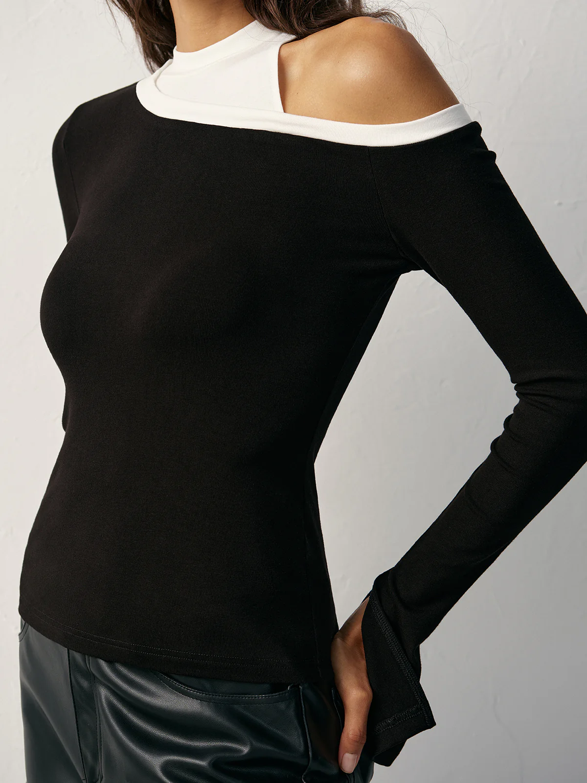 Color Block Asymmetric Cut-Out Long Sleeve T-Shirt - Image 4