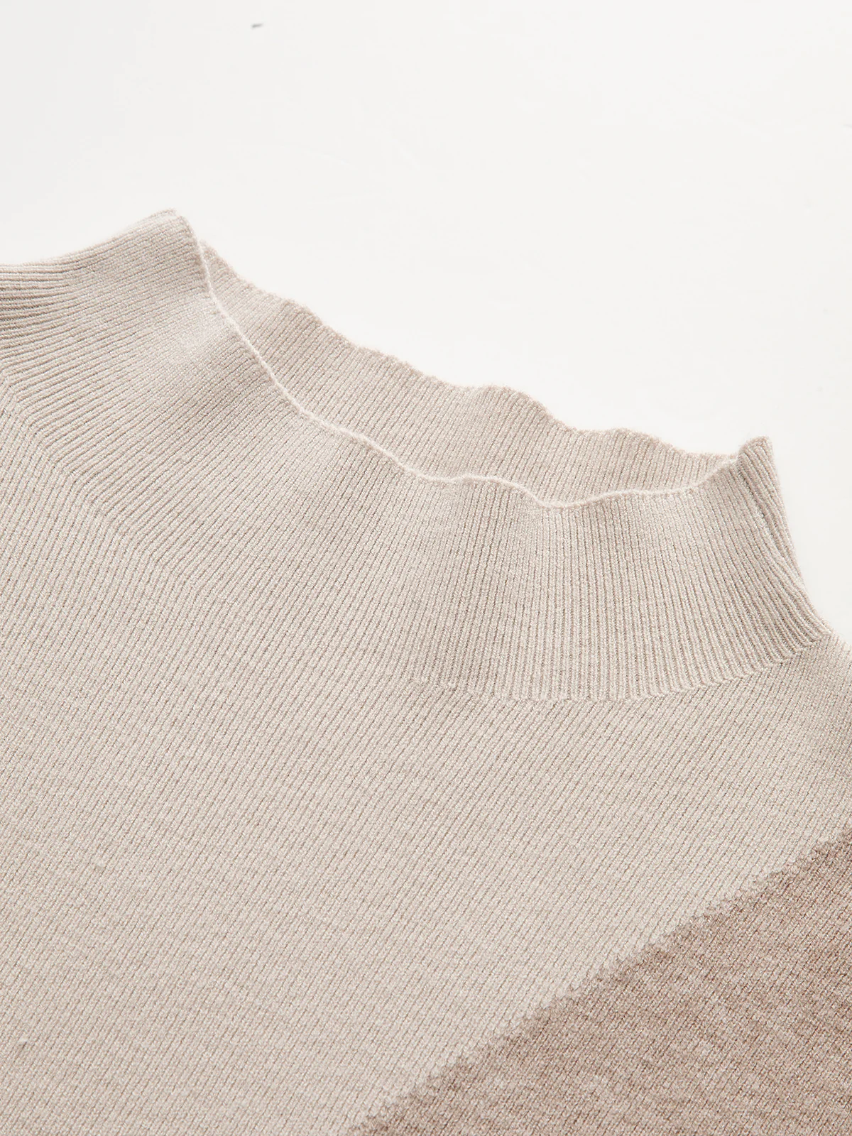 Color Block Mock Neck Fitted Knit Top - Image 5