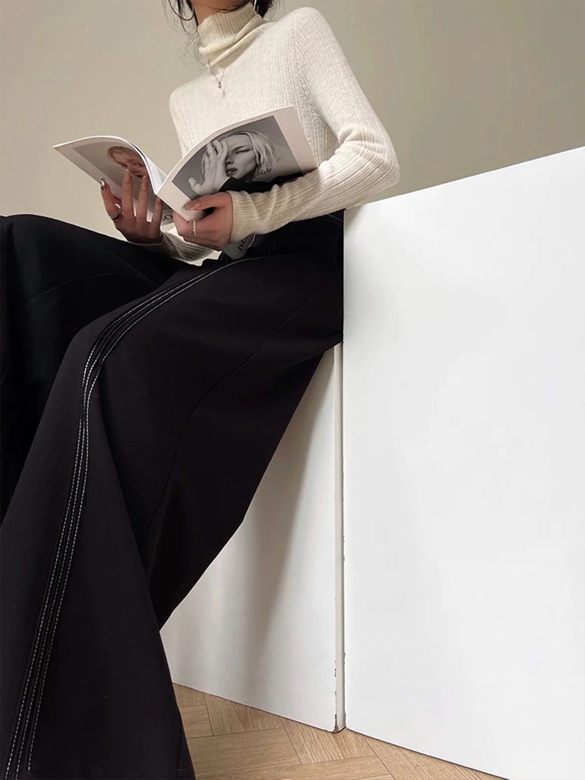 Contrast Bars Wide-Leg Flare Pants - Image 3