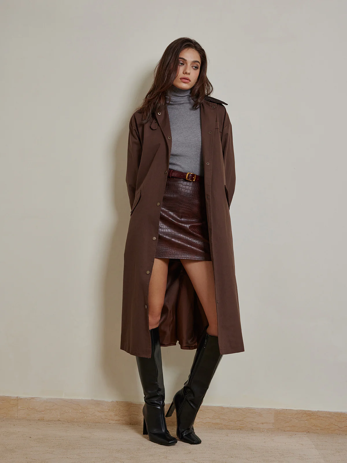 Contrast Collar Pleated Trench Coat - Image 3
