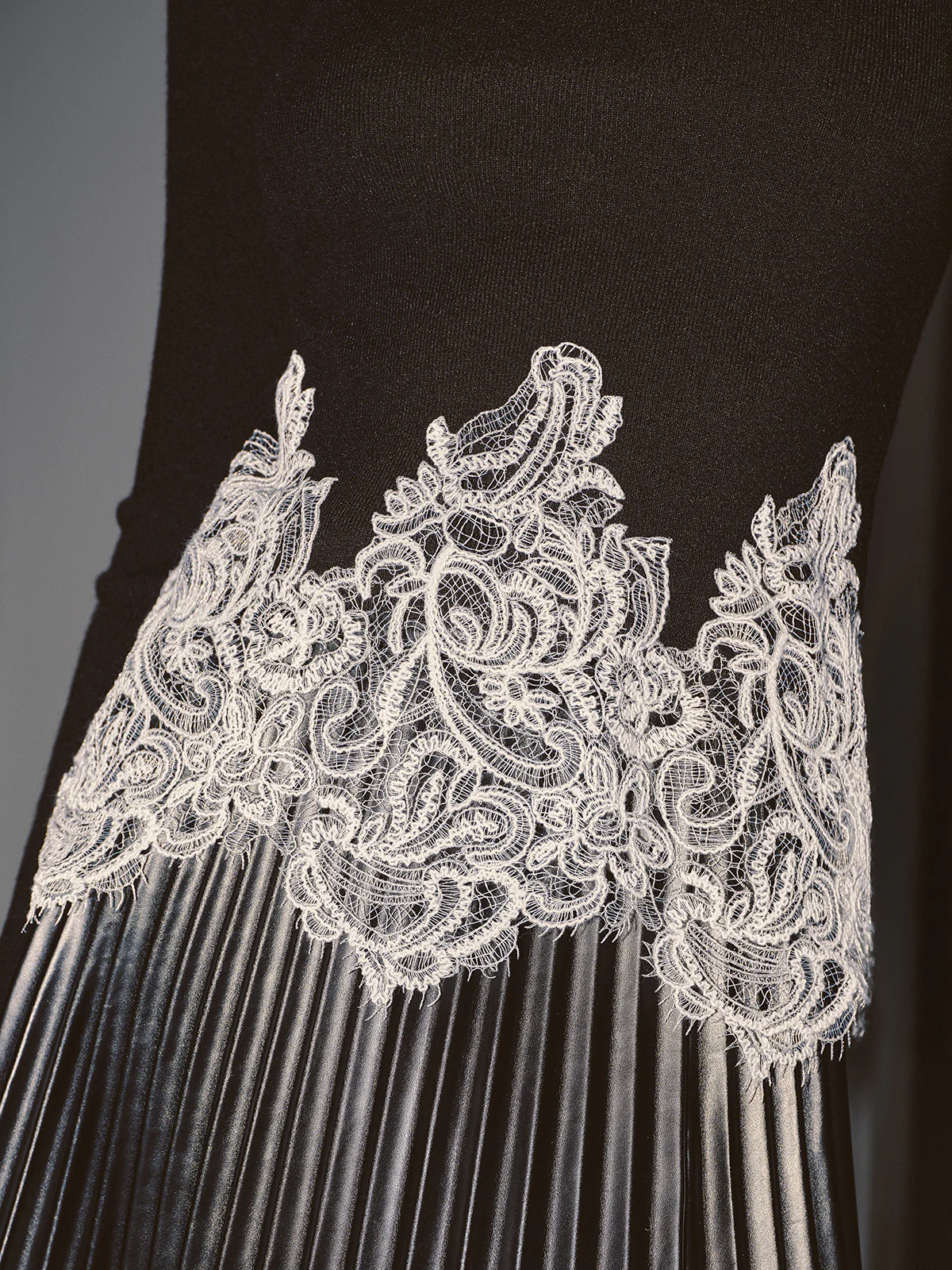 Contrast Lace Hem Knit Top - Image 2