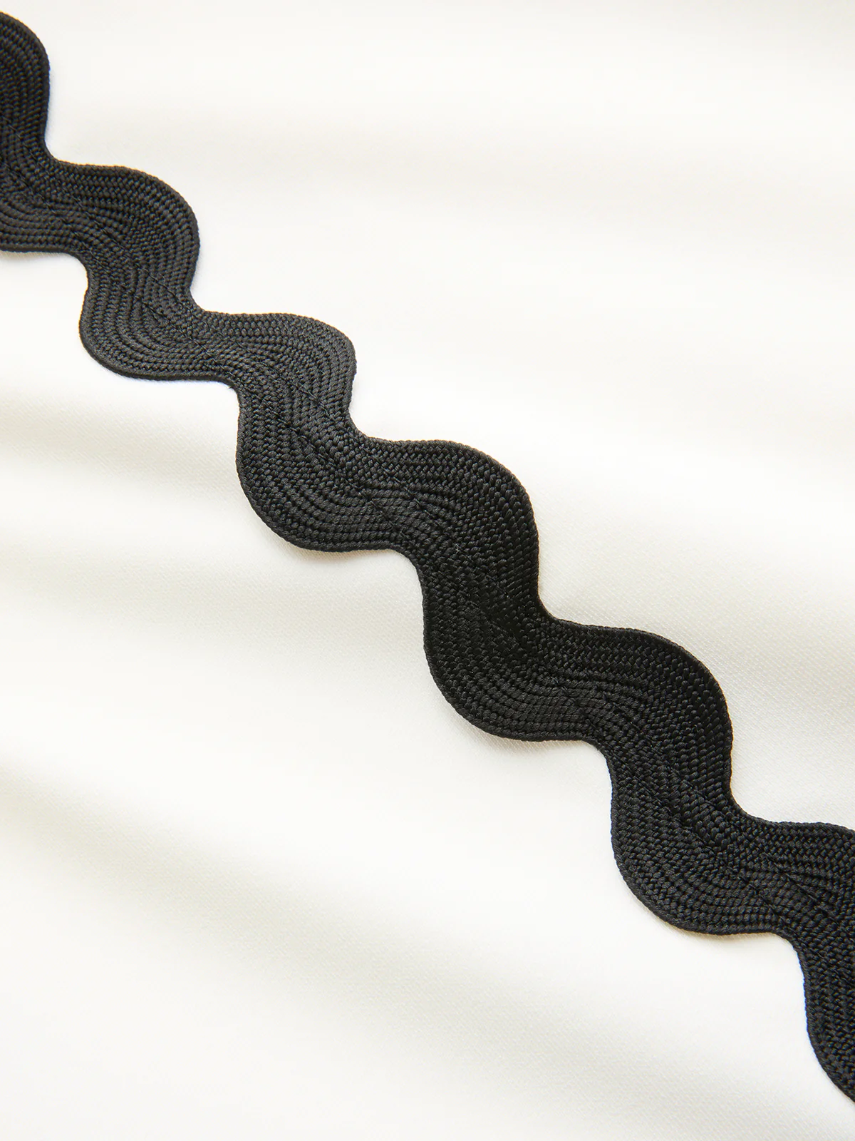 Contrast Scalloped Trim Sleeveless Midi Dress - Image 4