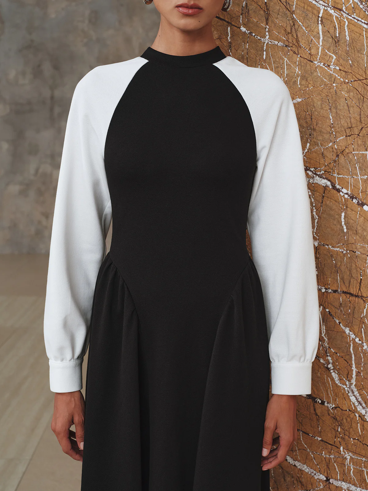 Contrast-Sleeve Pleated Midi Dress - Image 5