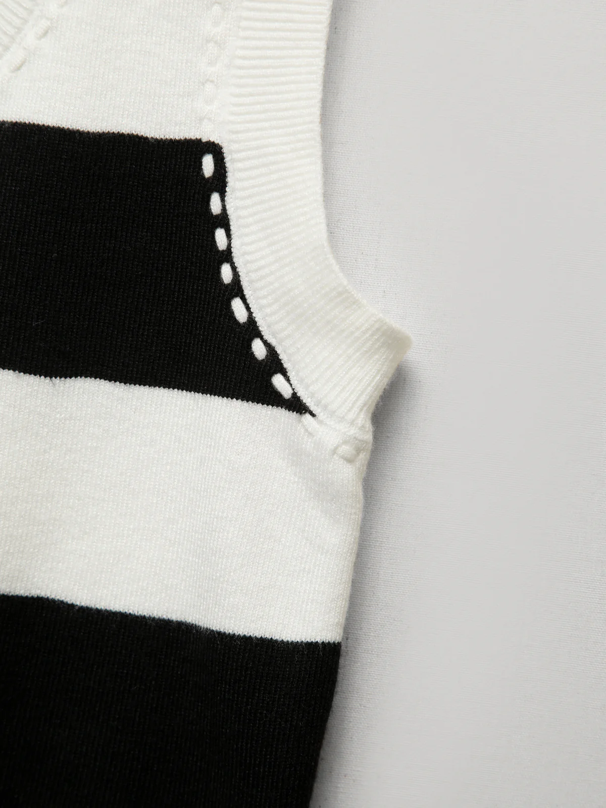 Contrast Stitch Stripe Tank Top - Image 3