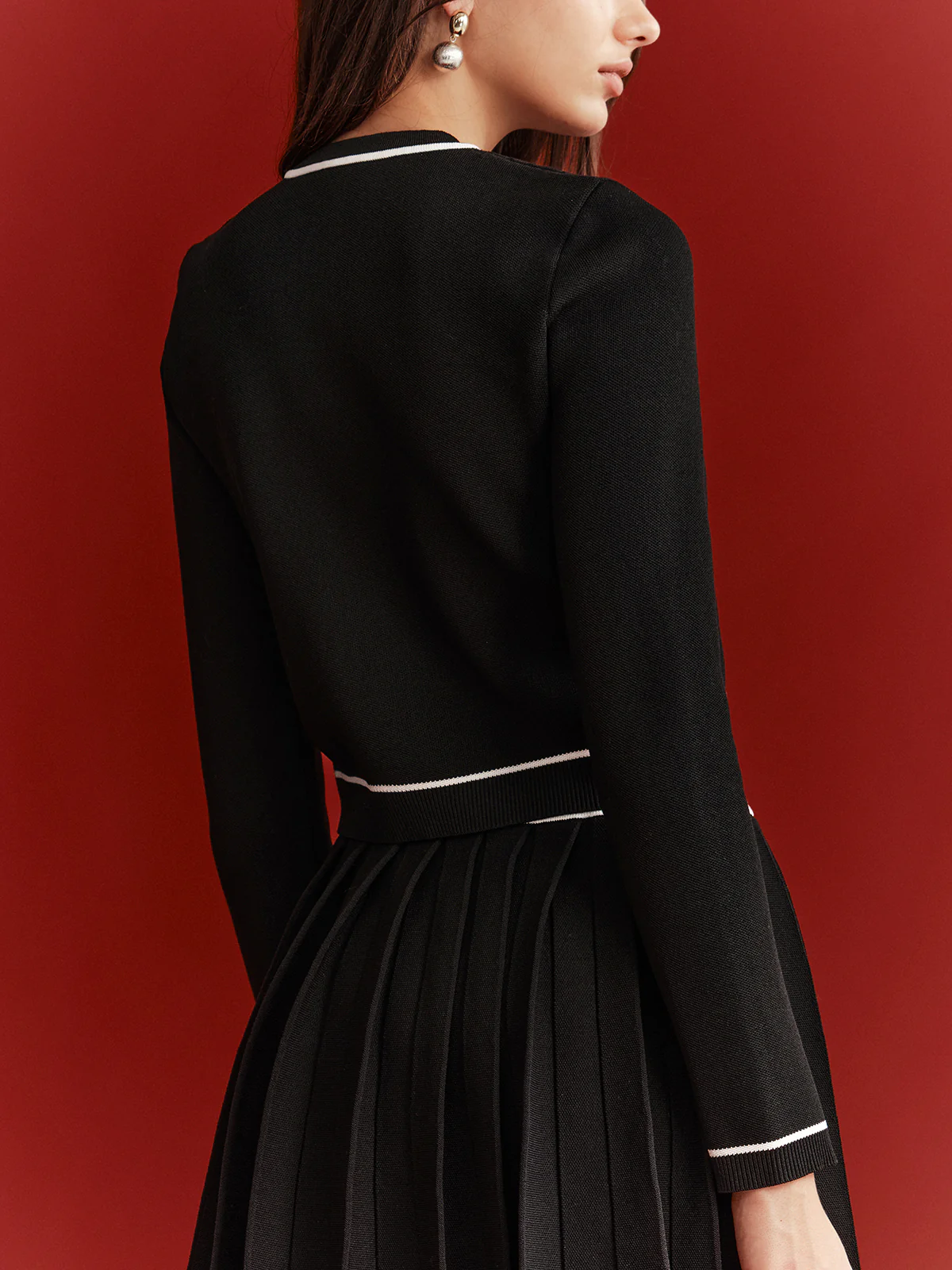 Contrast Trim Cropped Cardigan - Image 5