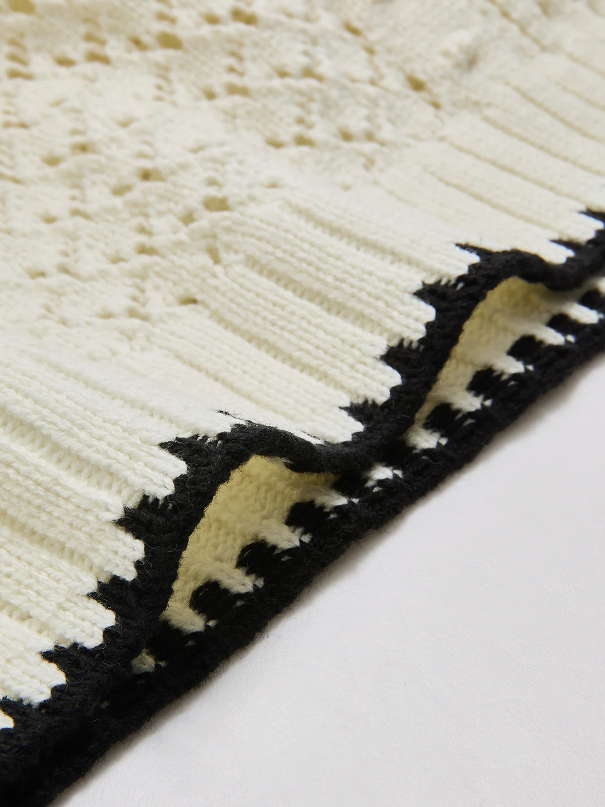 Contrast Trim Open-Knit Sleeveless Top - Image 4