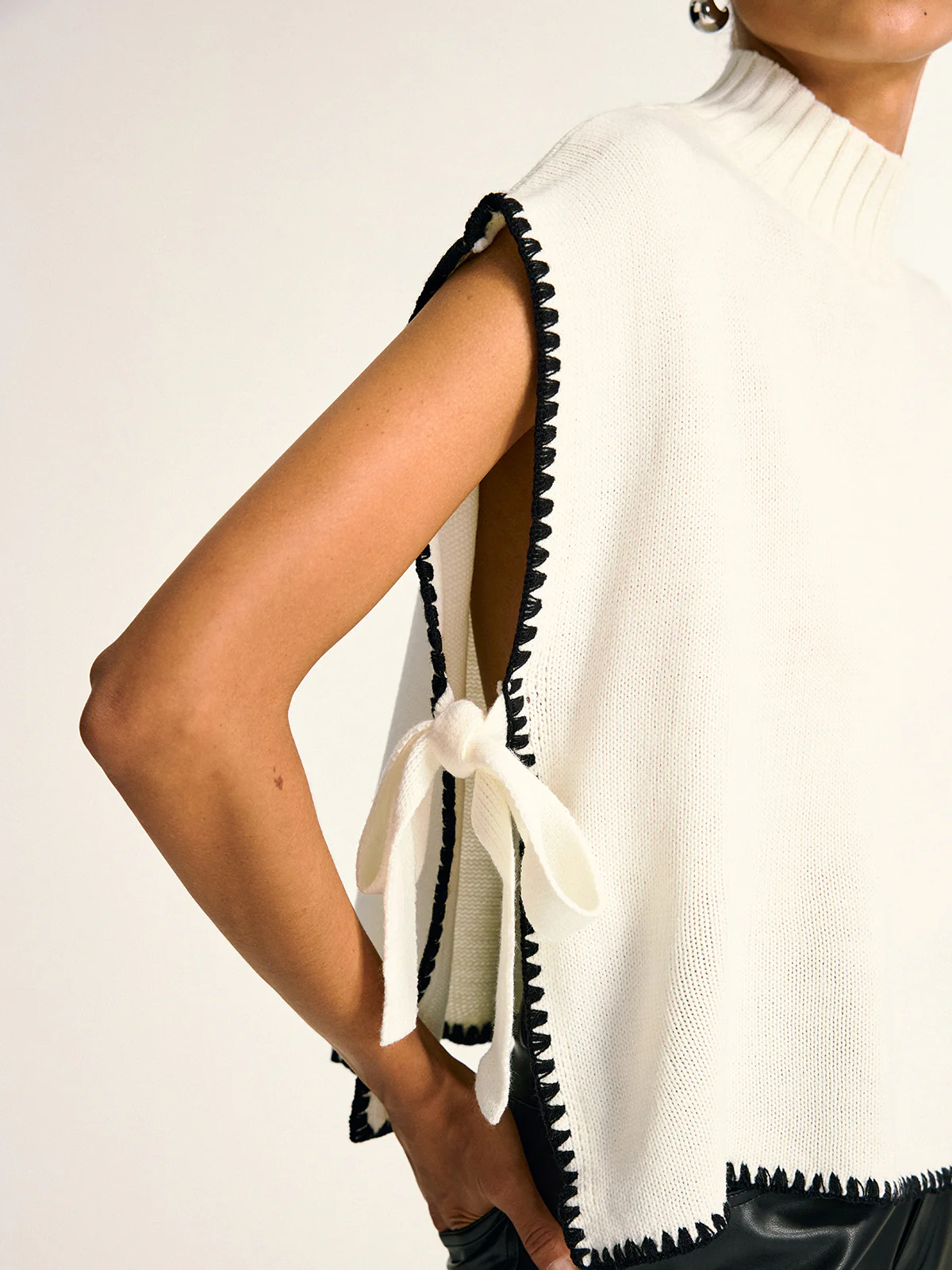 Contrast Trim Side Bow Mock Neck Sweater Vest - Image 5