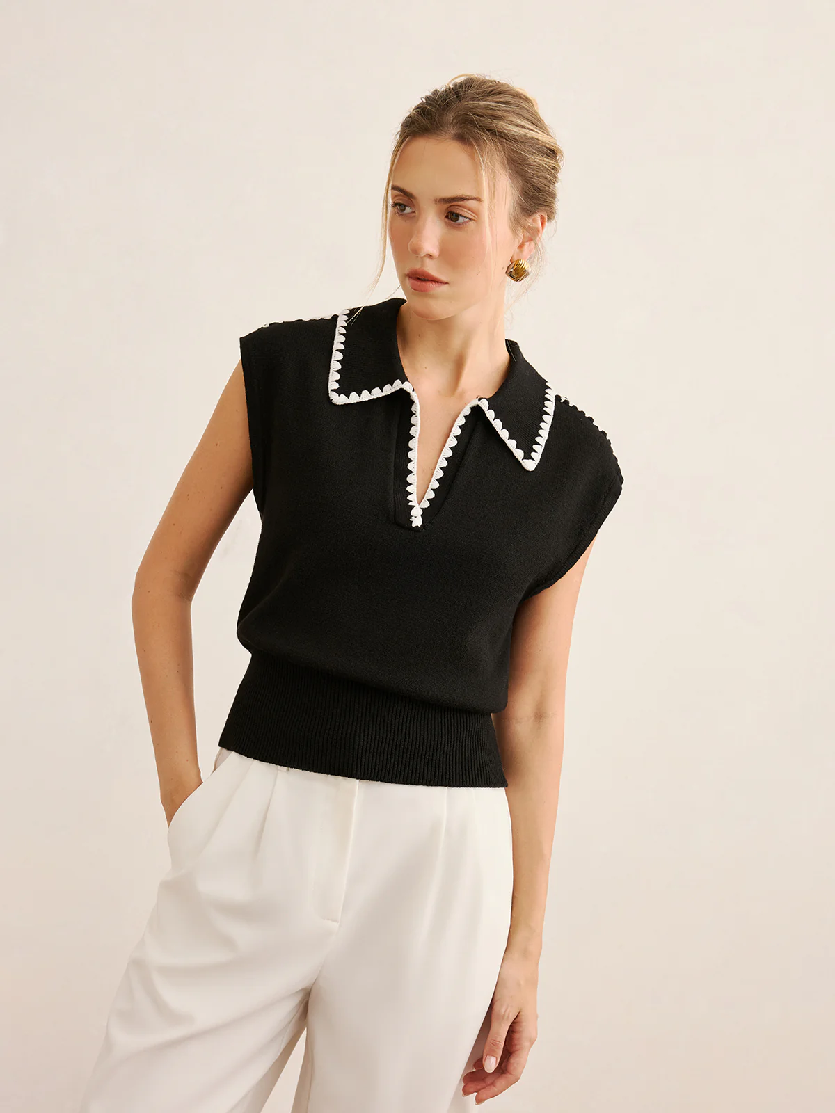 Contrast Trim Sleeveless Knit Polo Vest - Image 4
