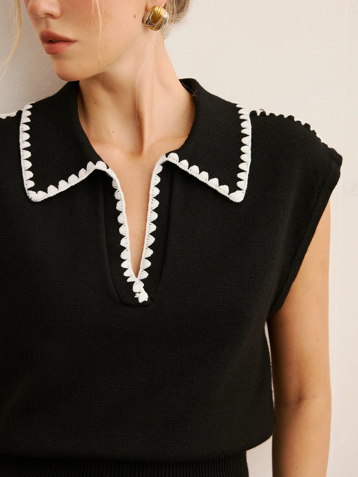 Contrast Trim Sleeveless Knit Polo Vest - Image 5