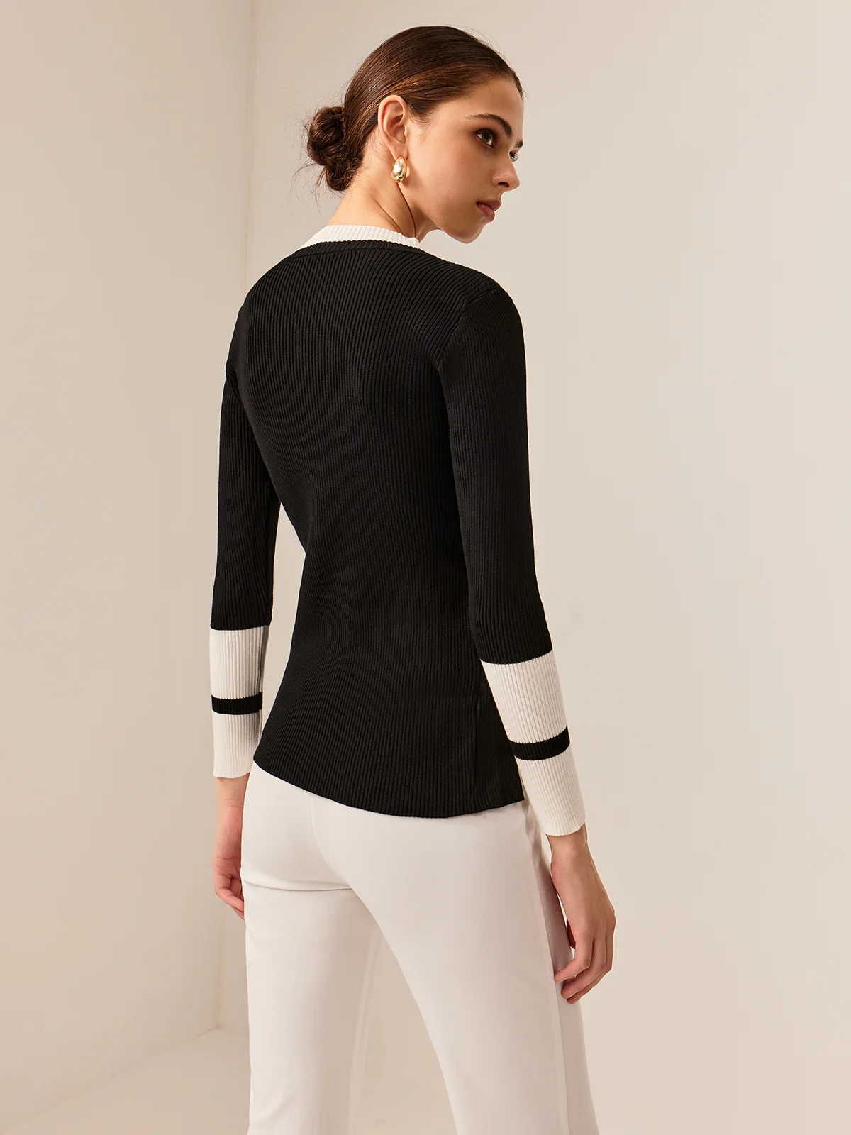 Contrast Trim Slit Stretch Knit Top - Image 5