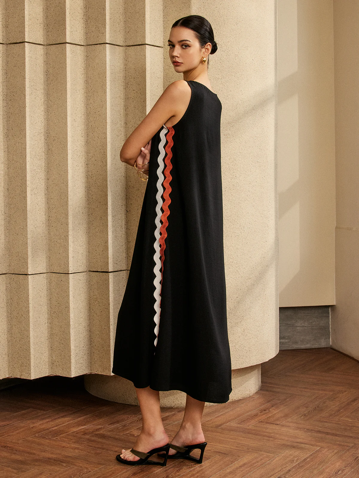 Contrast Trim Split Sleeveless Dress - Image 4