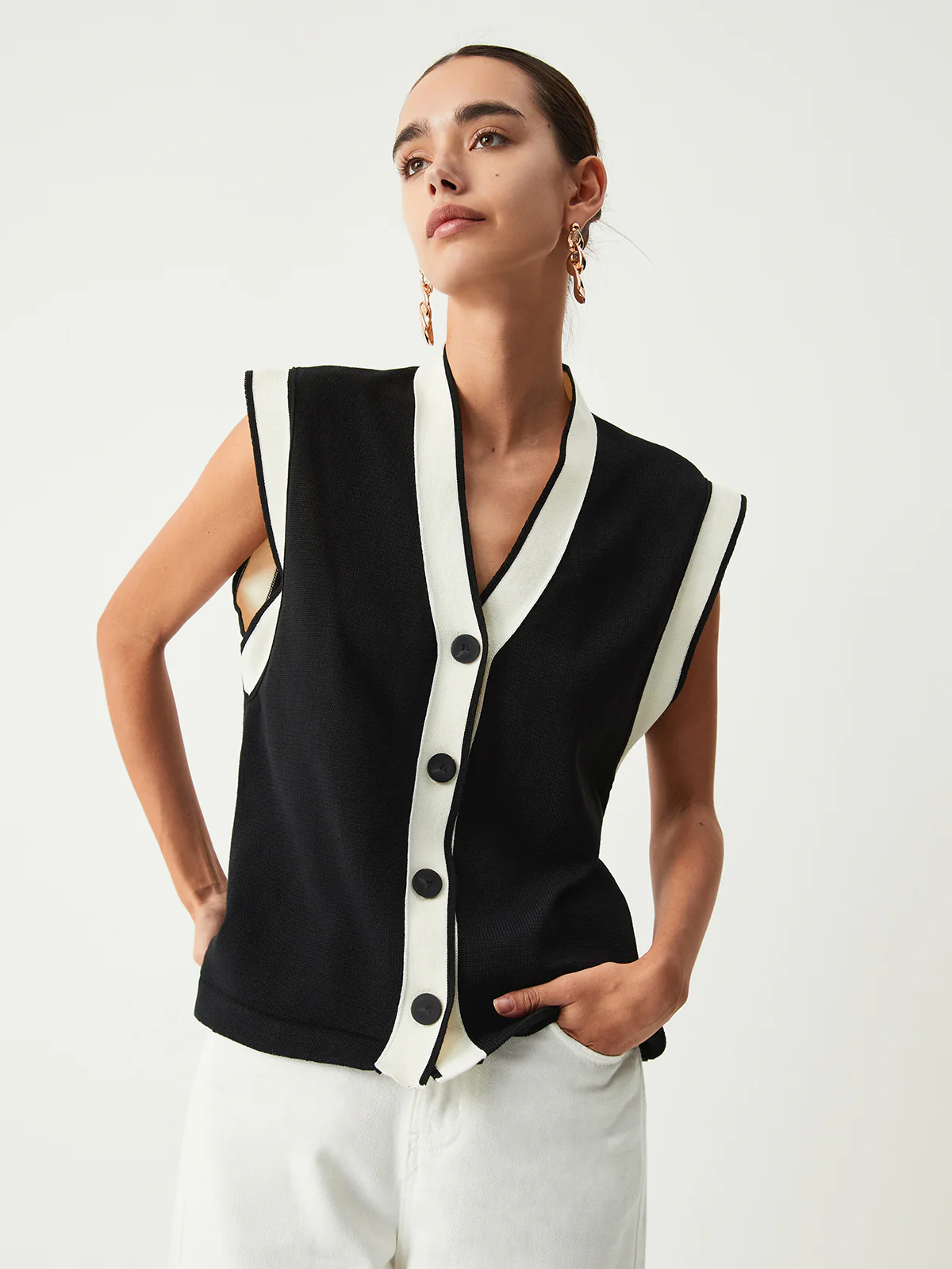 Contrast Trim Sweater Vest - Image 3