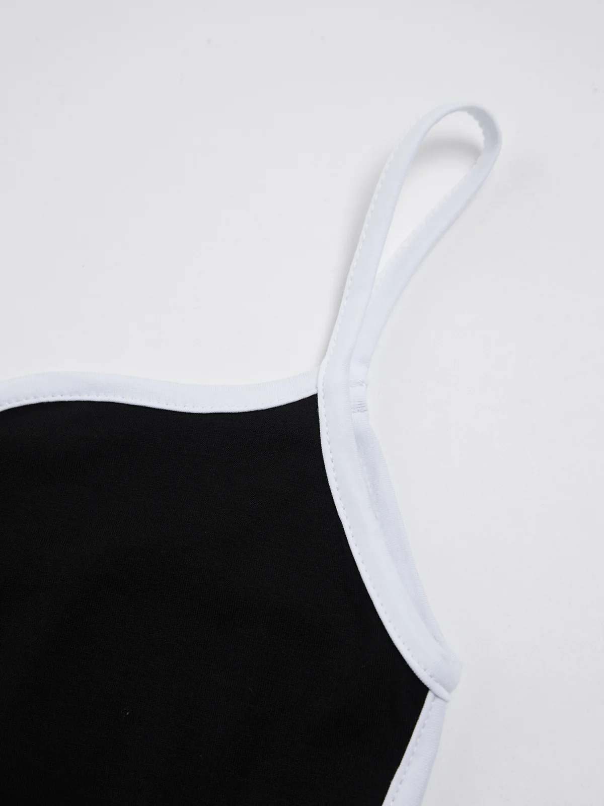 Contrast Trim Sweetheart Ribbed Crop Cami Top - Image 3